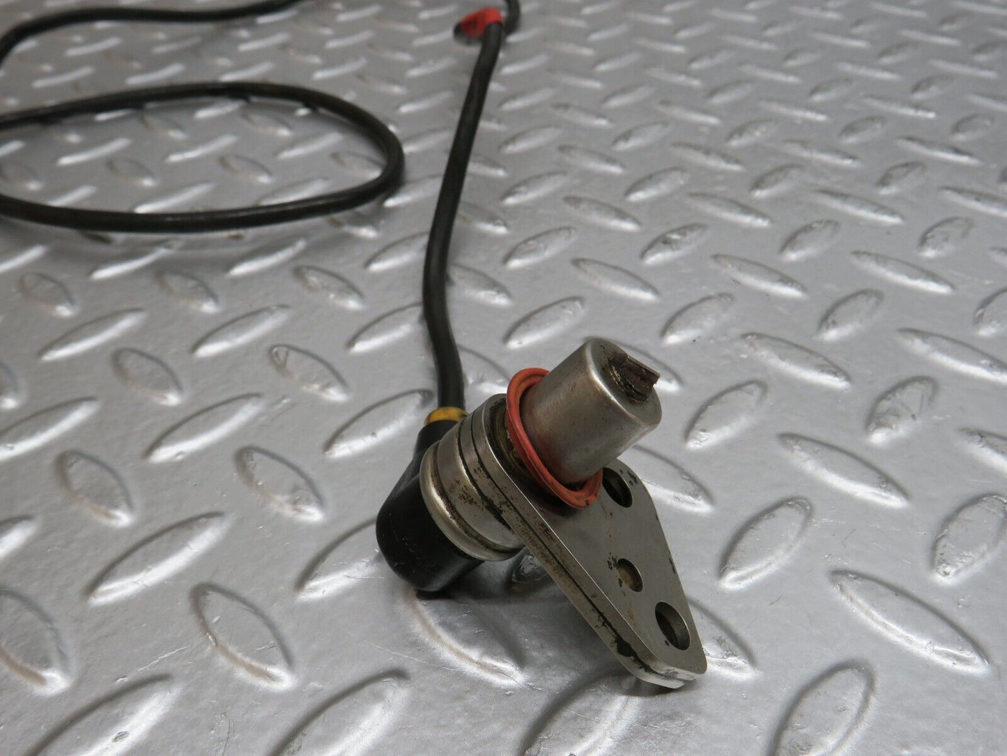 29590 Mercedes-Benz W124 230E ABS Sensor 0265001110
