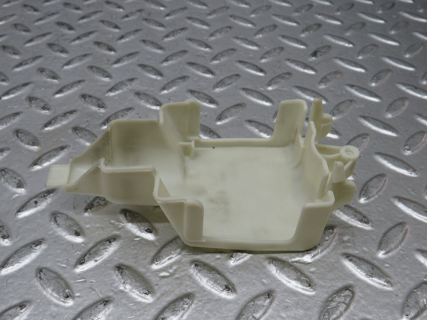 27500 Mercedes-Benz S124 300TE Rear Door Lock Vacuum Actuator Cover 1248050590