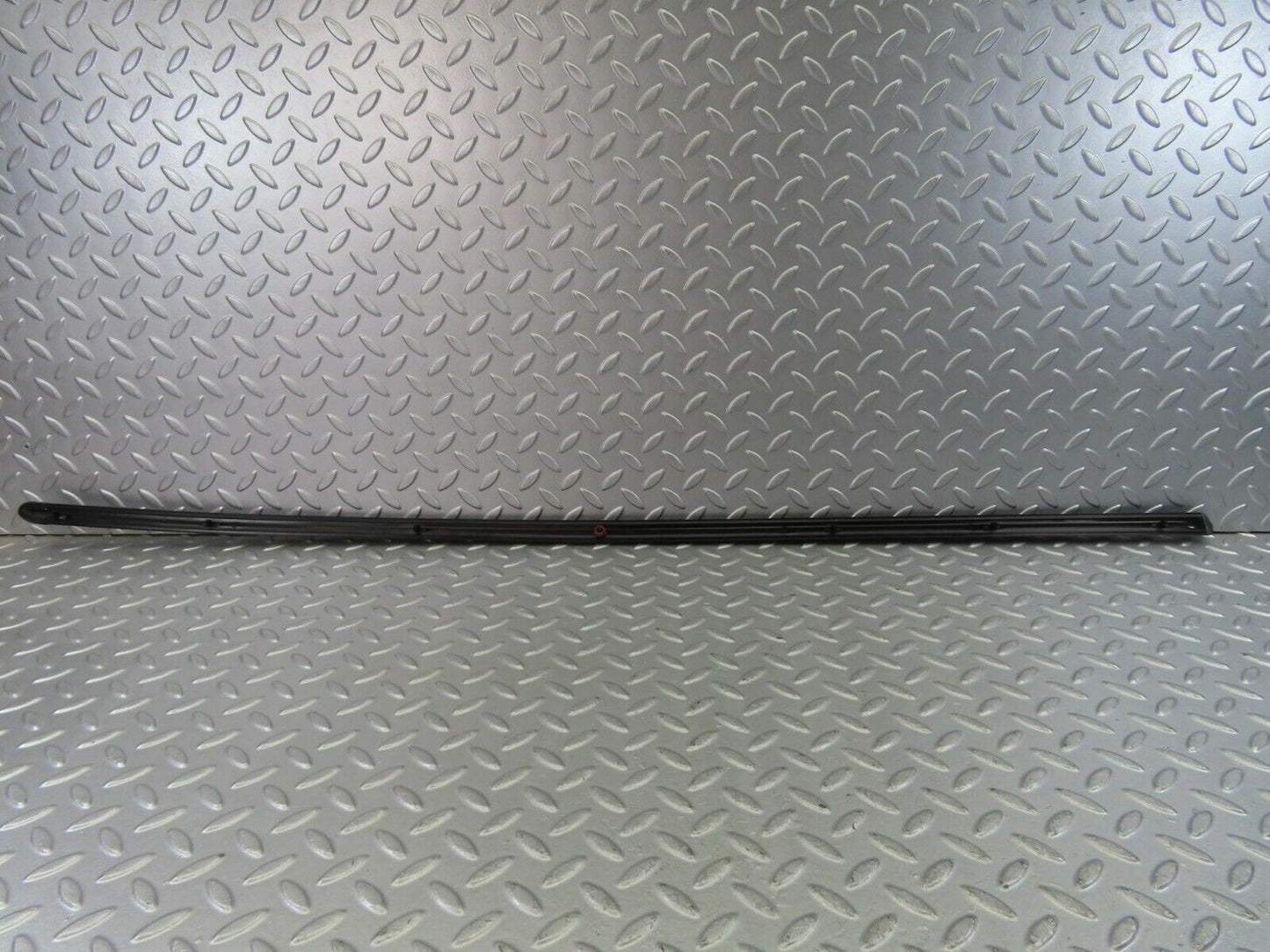 10267 Mercedes-Benz W123 Front Left Fender Centre Moulding Trim