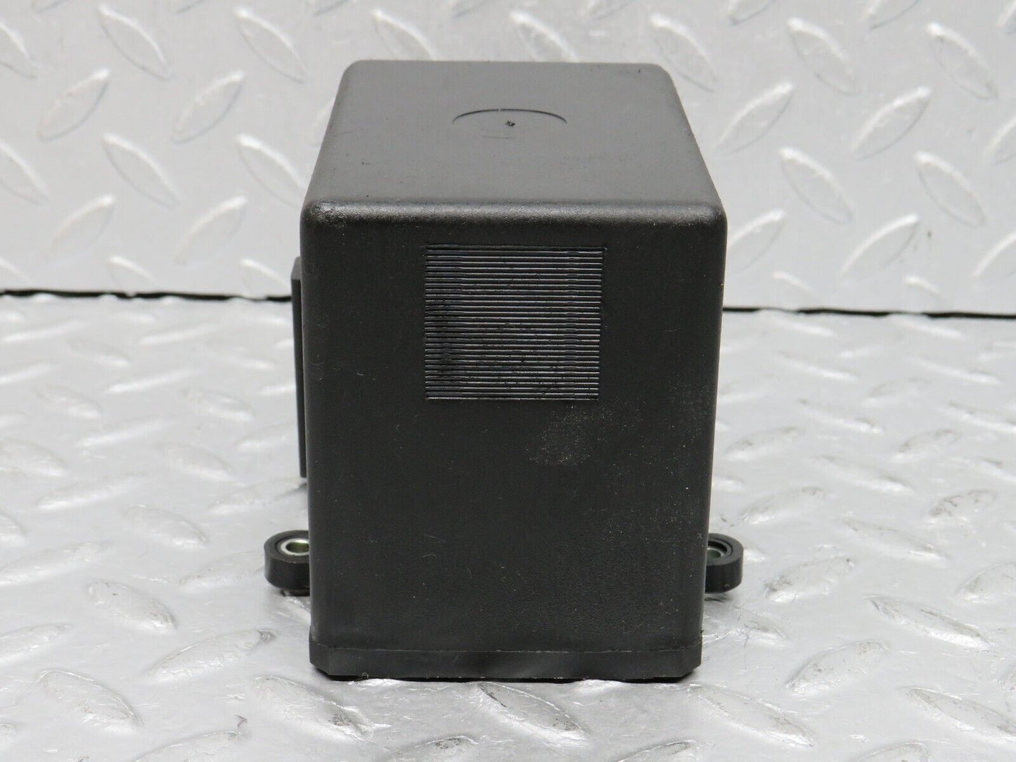 38674 Mercedes-Benz W201 190E 2.6L Relay Box Cover 2015450103