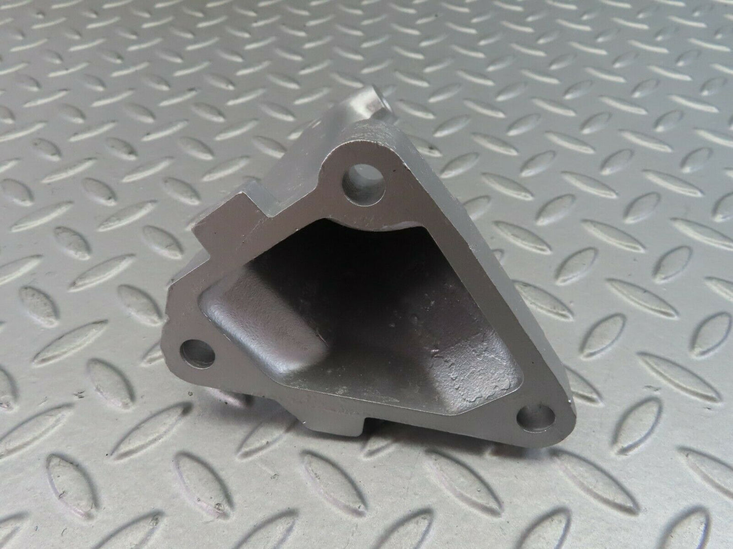7751 Mercedes-Benz S123 230TE Wagon Engine Mount Bracket Right Side 1022230304