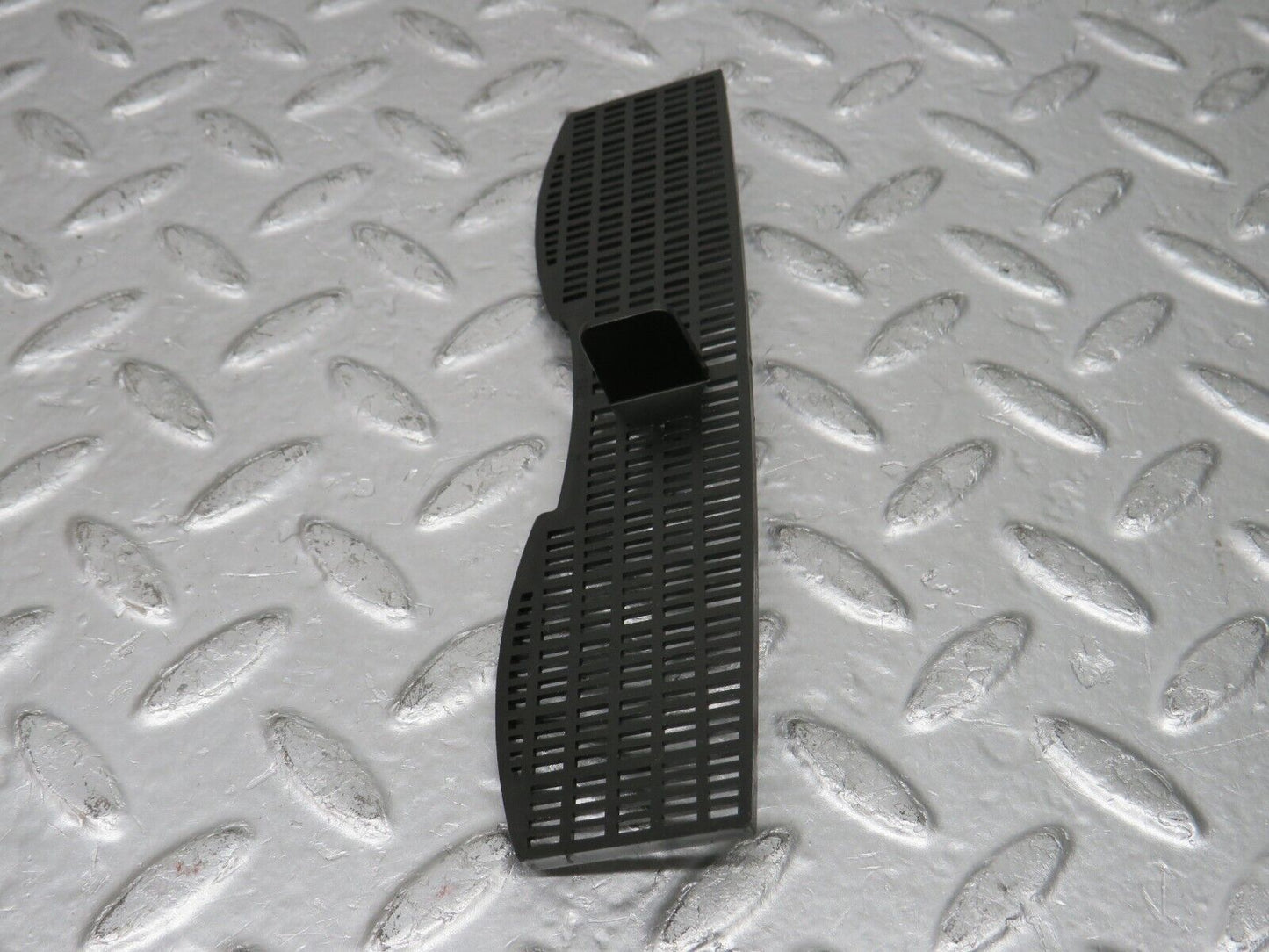 29547 Mercedes-Benz W124 230E Windscreen Water Drain Grill 1246280067