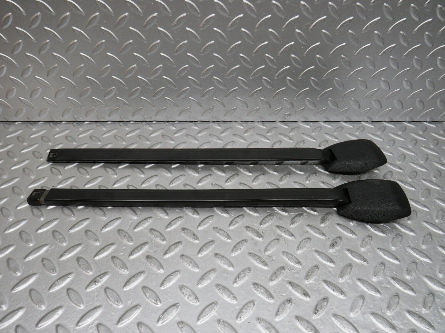 29401 Mercedes-Benz W124 230E Seat Belt Runner Pair 2019190920