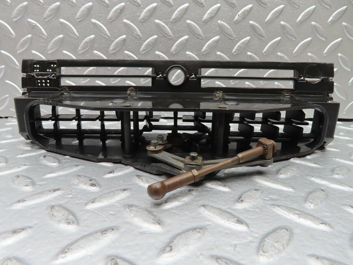 20896 Mercedes-Benz W114 250CE Coupe Dashboard Centre Air Vent 1158300003
