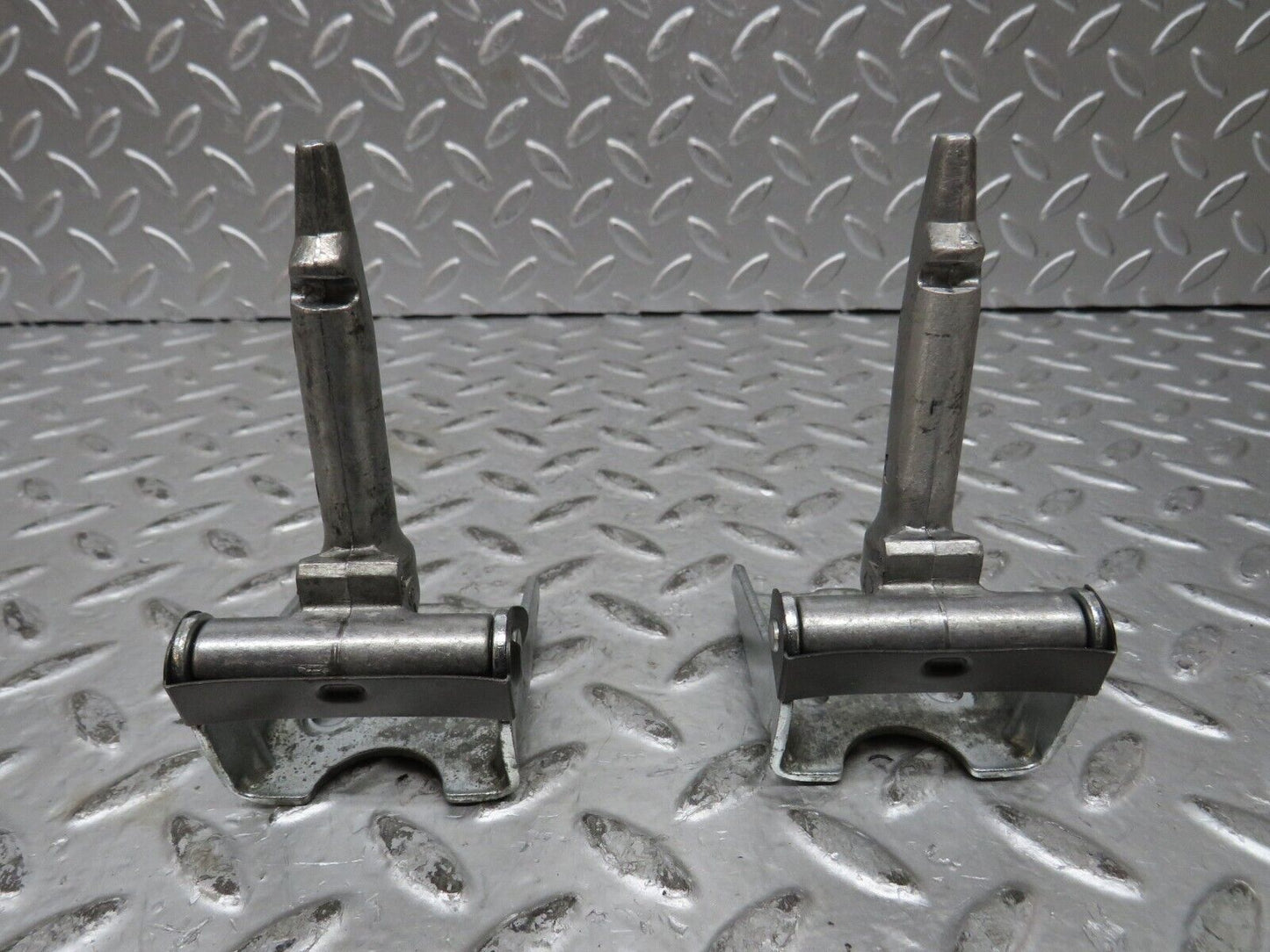 27832 Mercedes-Benz S124 300TE Wagon Rear Seat Hinge Pair With Cover 124922013