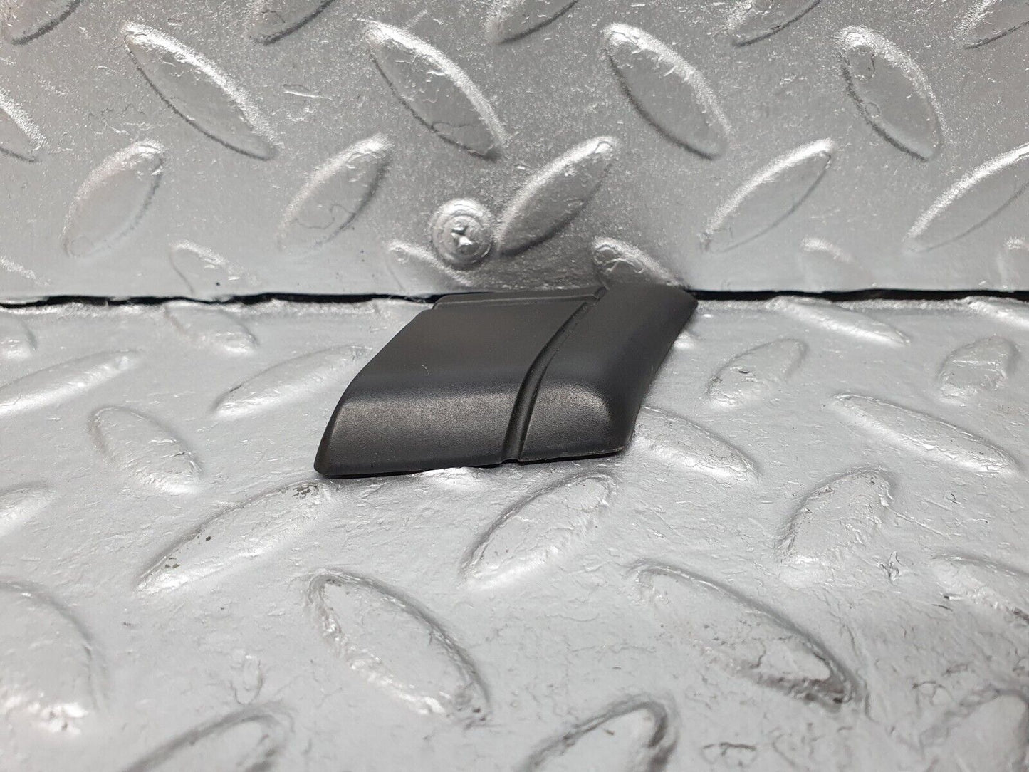 41678 Mercedes-Benz W124 200E Rear Left Fender Centre Moulding Trim