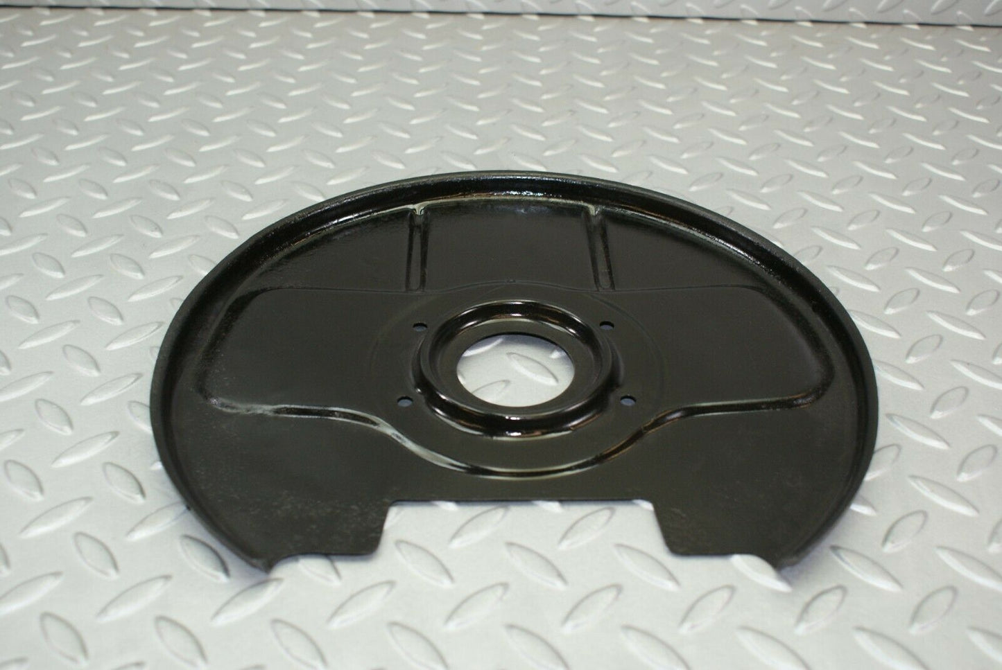 3209 Mercedes-Benz W115 220D Rear Brake Disc Protection Plate