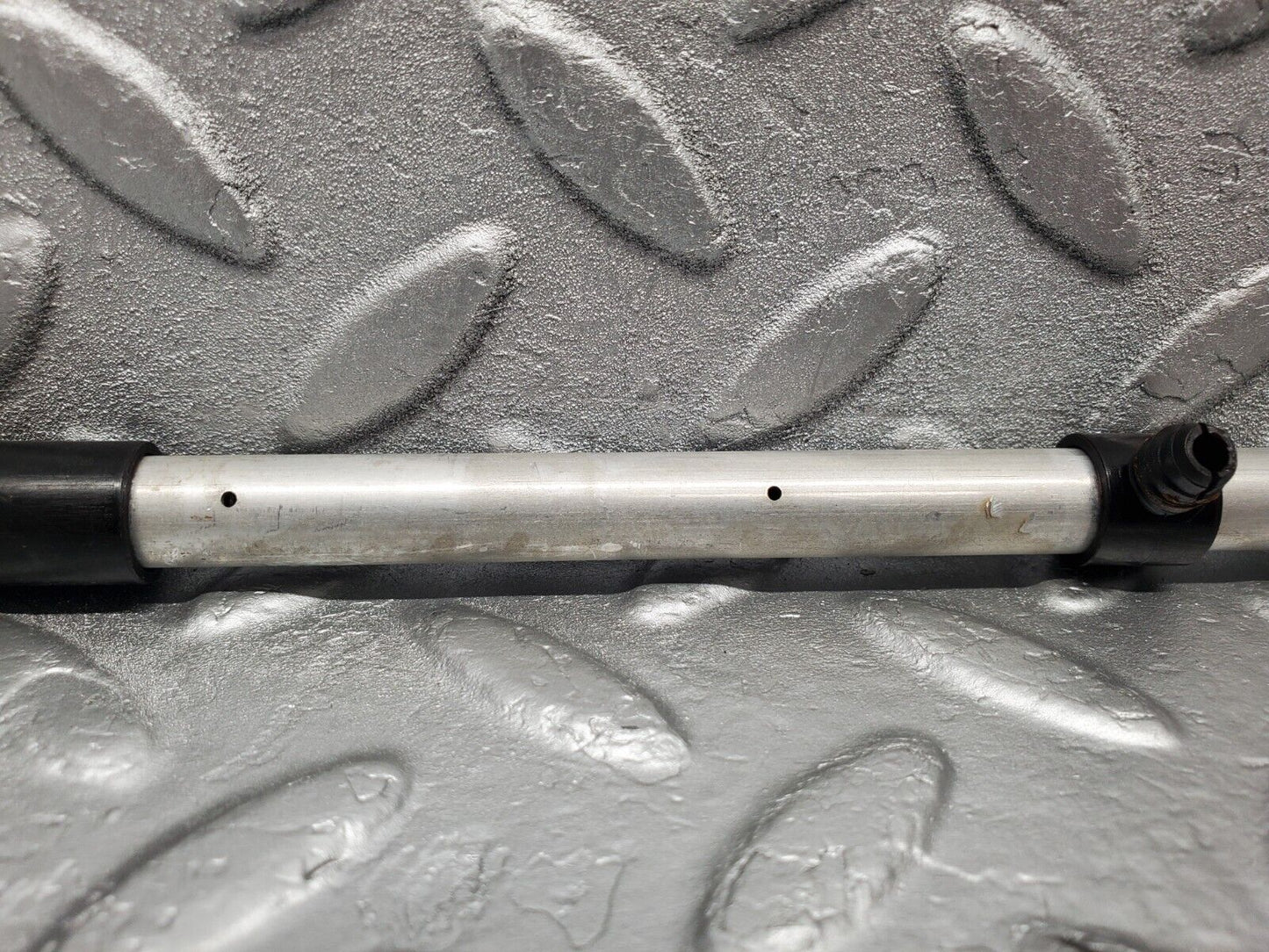 46278 Mercedes-Benz W126 420SE Camshaft Oil Tube