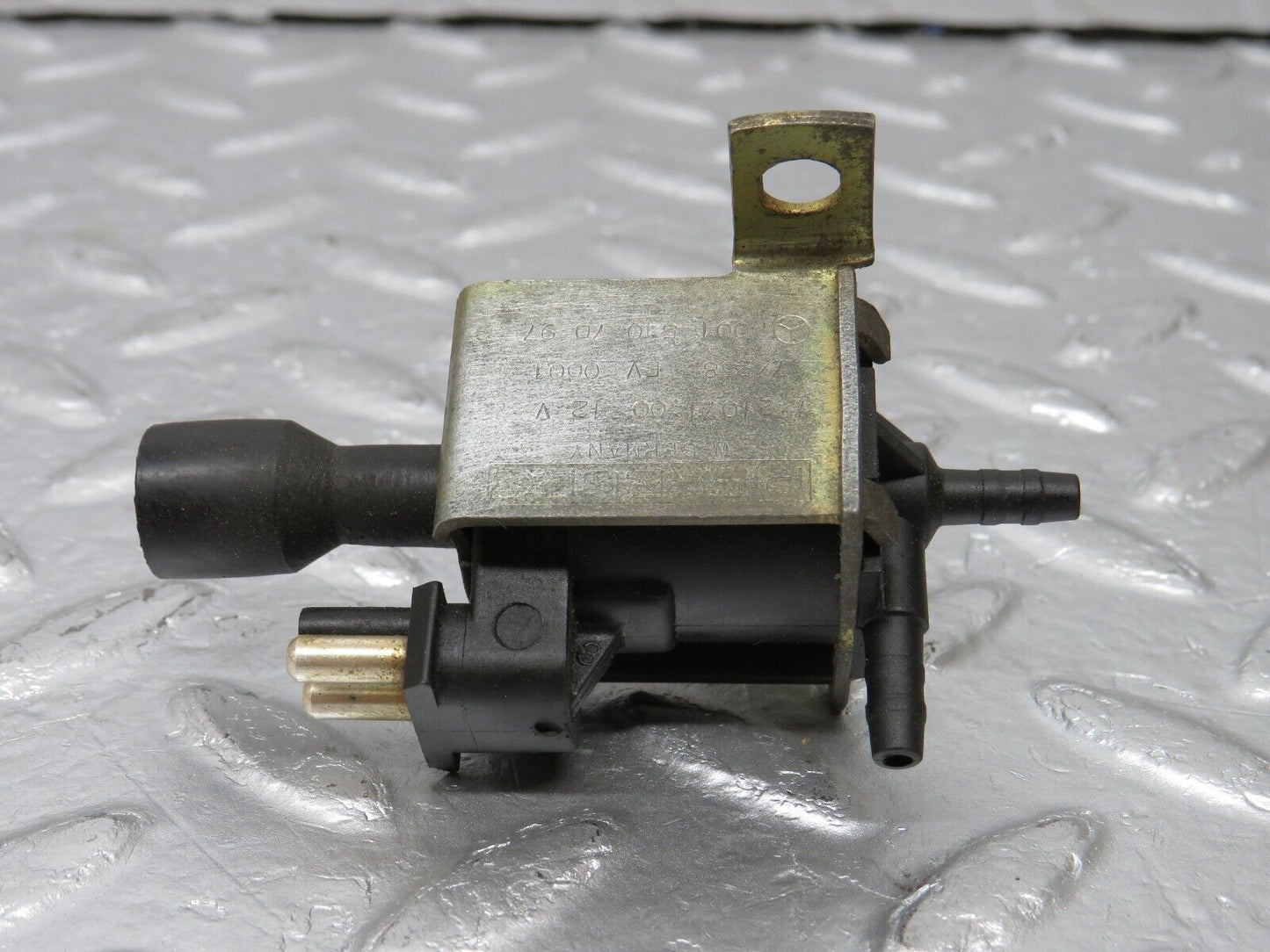 34073 Mercedes-Benz W124 260E Vacuum Control Valve Pierburg 0015407097
