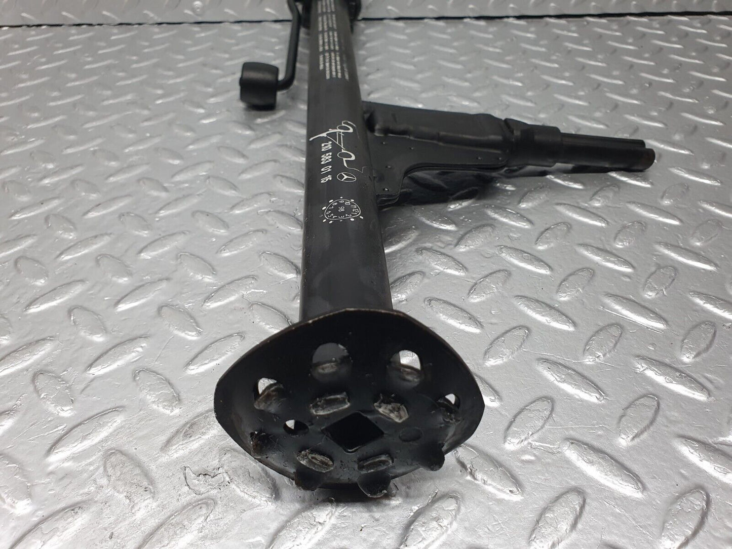 41785 Mercedes-Benz W202 C200 Car Jack 2105830115