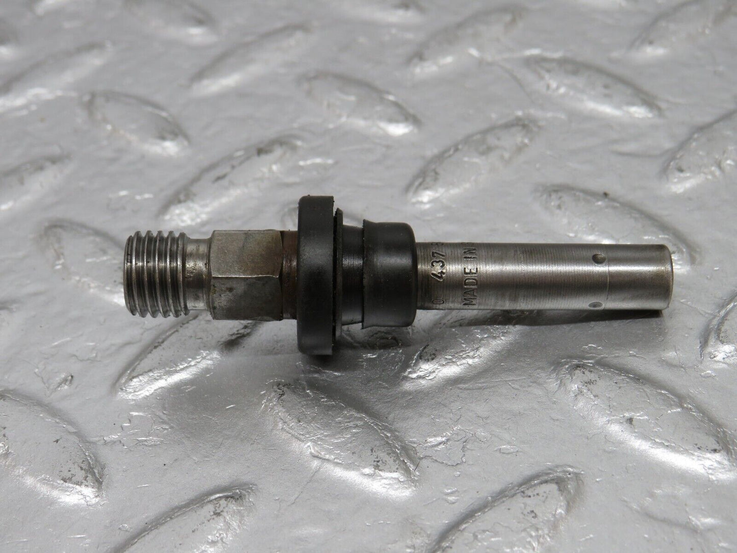 34126 Mercedes-Benz W124 260E Fuel Injector Bosch 0437502010