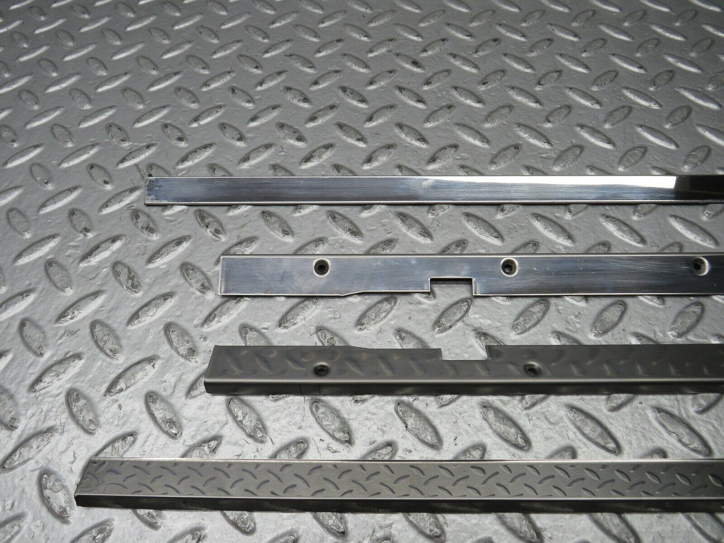 21805 Mercedes-Benz W126 300SE Sunroof Chrome Trim Set