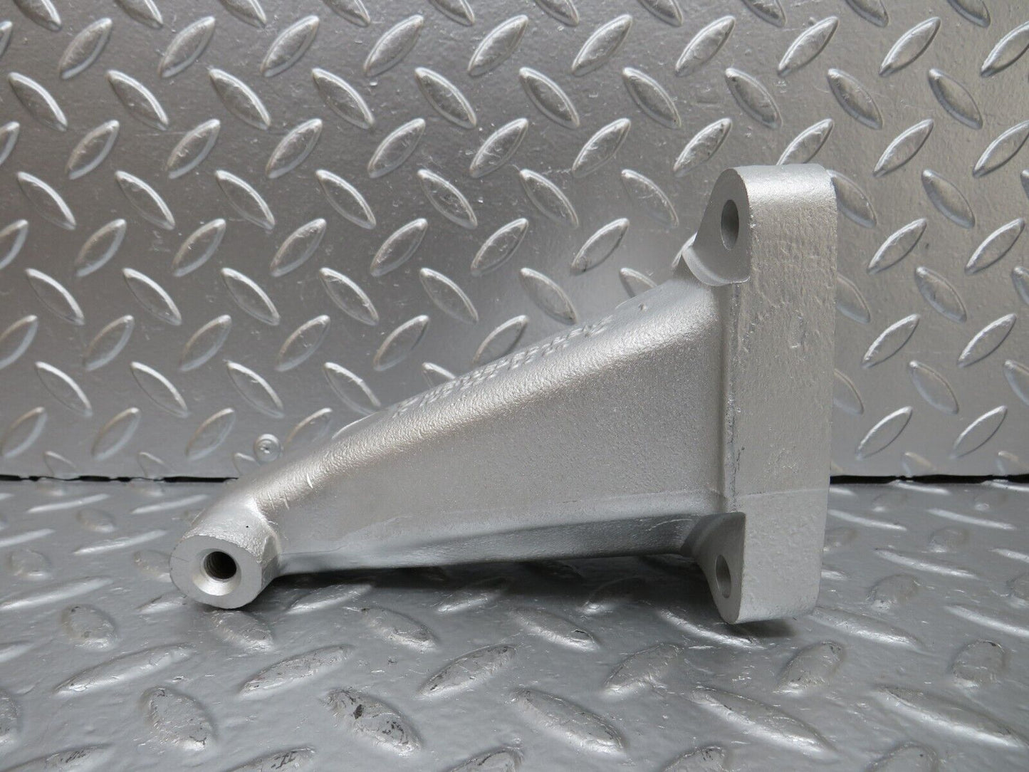 25487 Mercedes-Benz W123 200 Engine Mount Bracket Right Side 1022230304