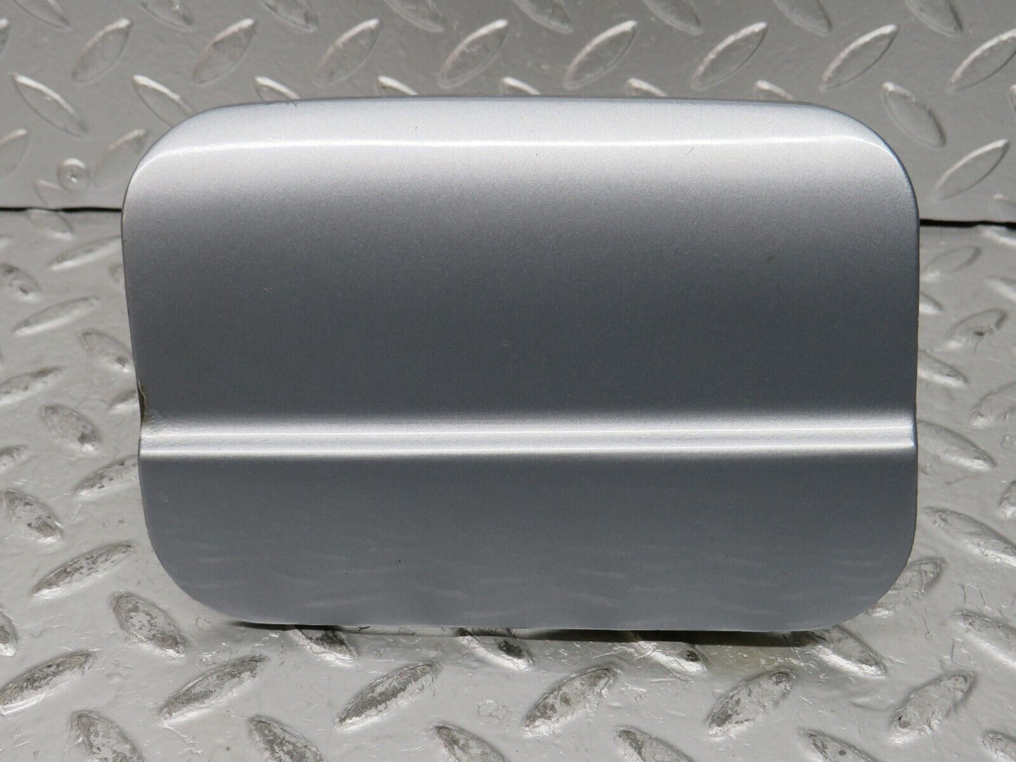 32064 Mercedes-Benz W123 230E Fuel Tank Flap Cap 1235840039