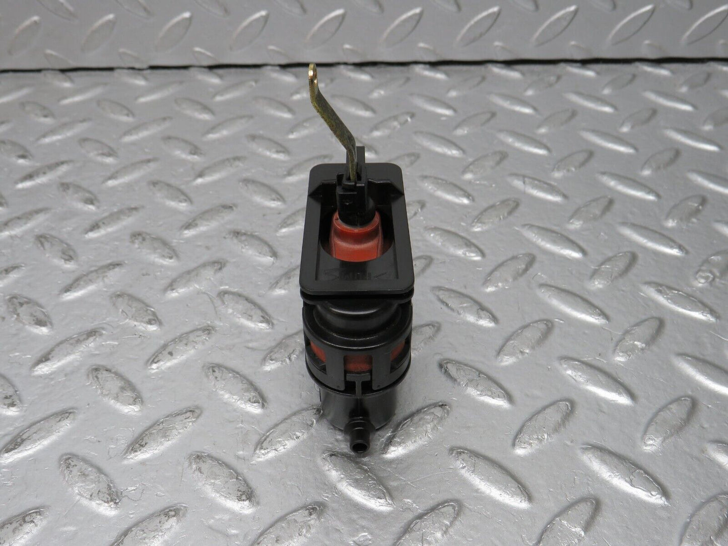33439 Mercedes-Benz W202 C180 Trunk Lock Vacuum Actuator