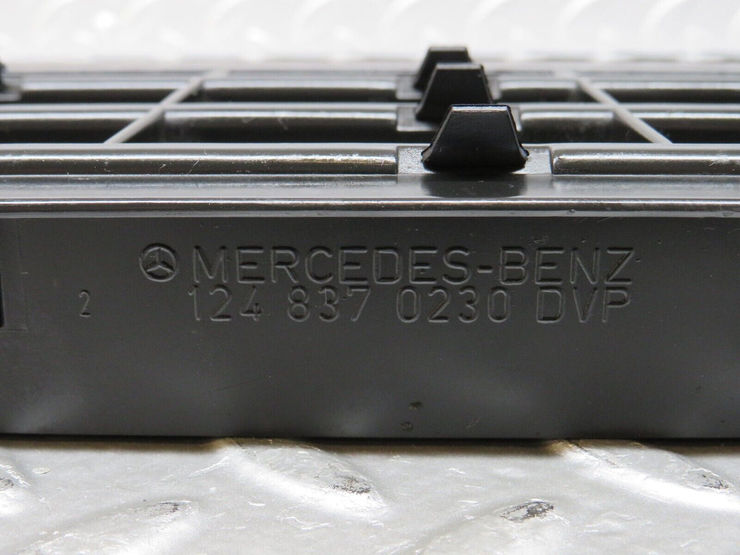 25727 Mercedes-Benz W124 280E Rear Air Intake Vent Right 1248370230