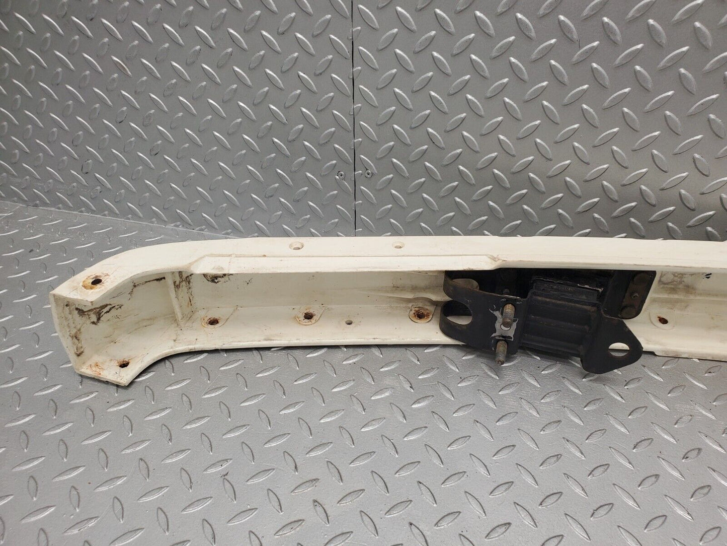 46098 Mercedes-Benz W126 420SE Front Bumper Bracket Reinforcement 1268850801