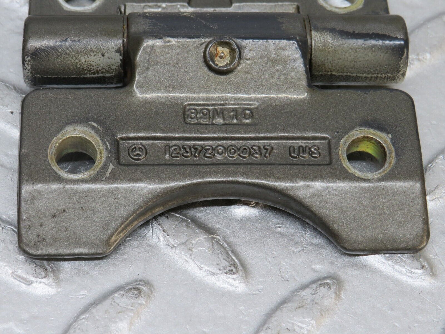 36071 Mercedes-Benz W126 420SE Door Hinge 1237200037