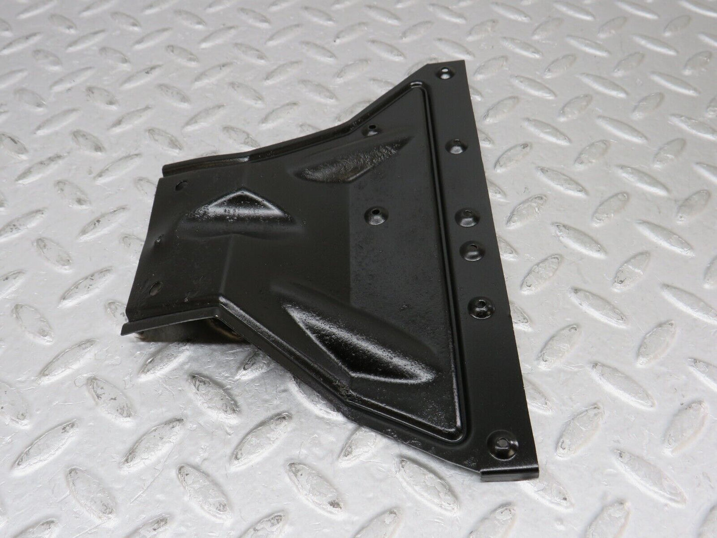 35783 Mercedes-Benz W108 Engine Bay Wire Cover