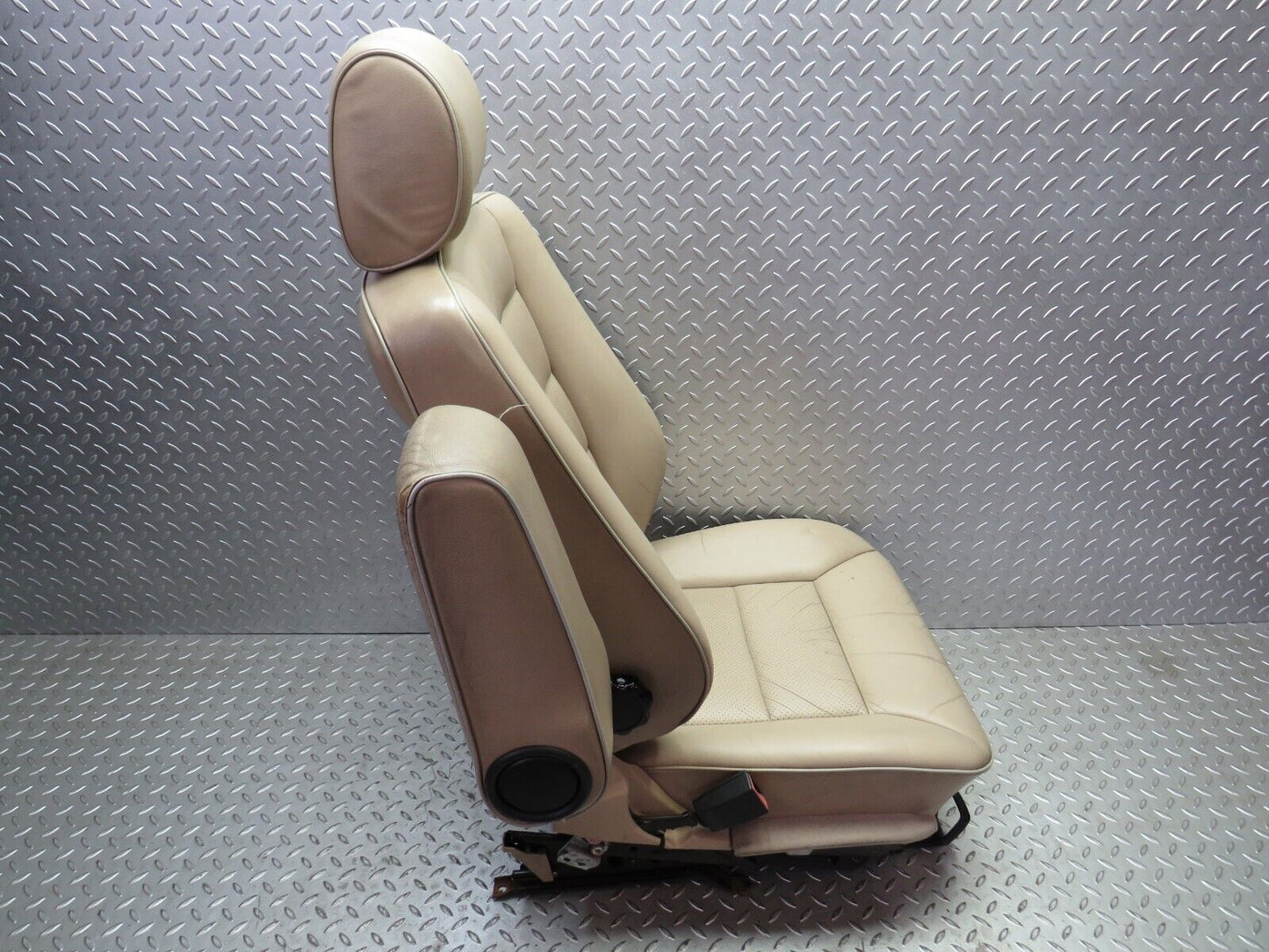 27712 Mercedes-Benz S124 300TE Wagon Front Left Passenger Seat Beige Leather