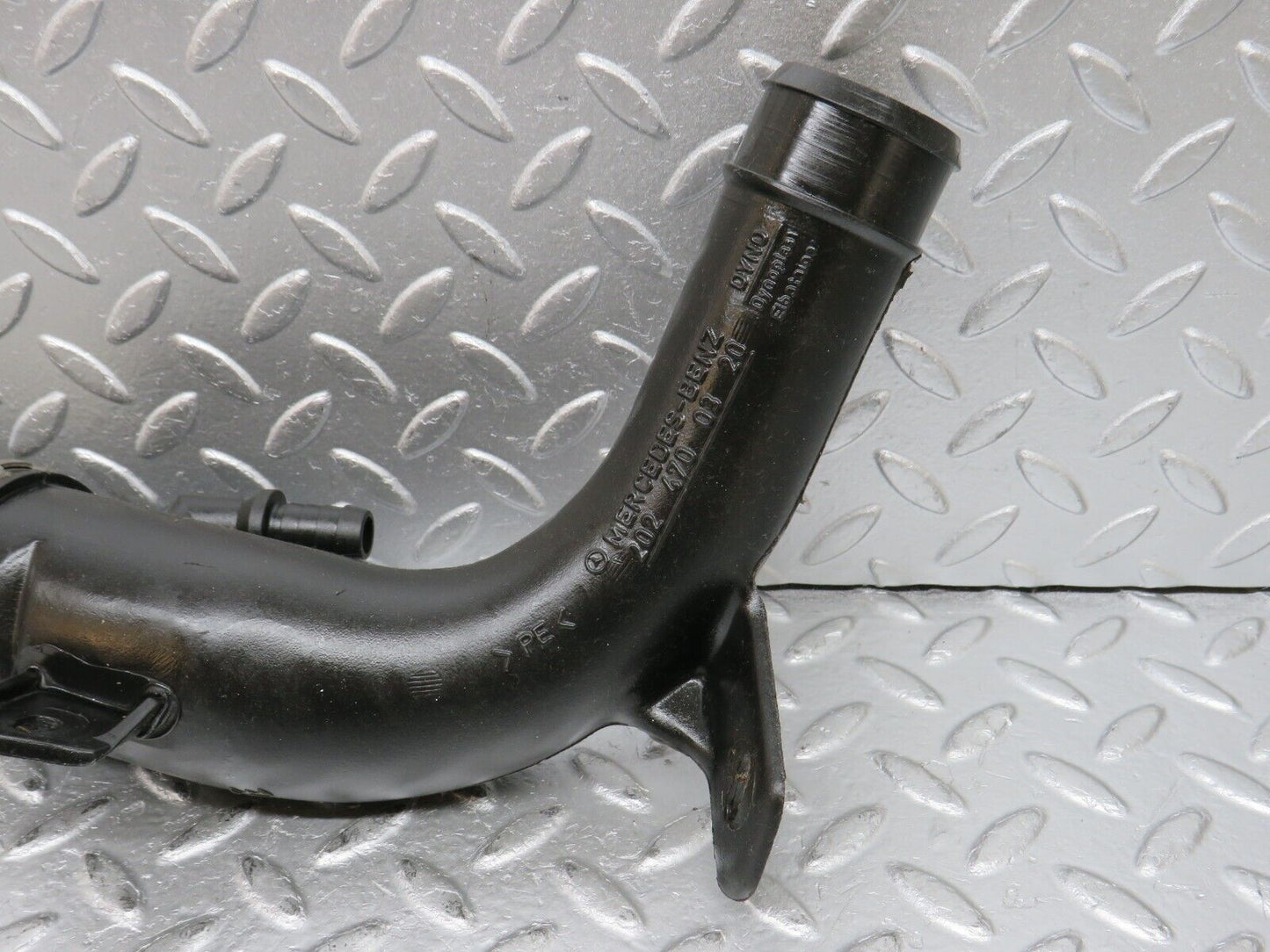 33286 Mercedes-Benz W202 C180 Fuel Tank Filling Pipe & Cap 2024700320