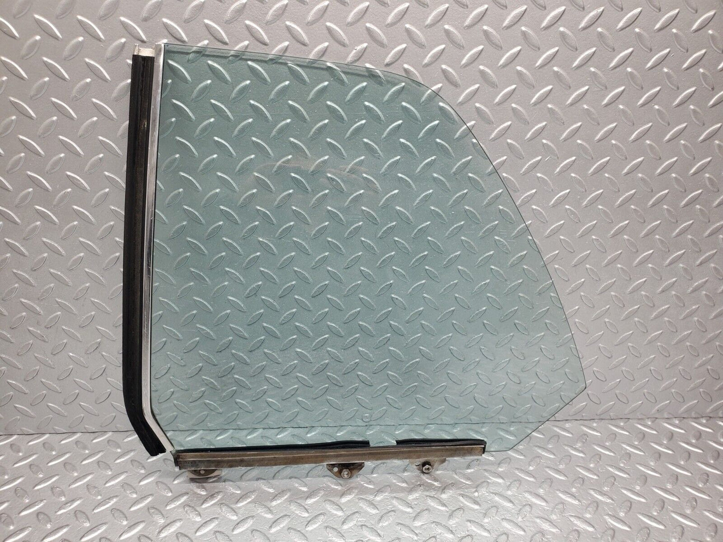 46432 Mercedes-Benz C123 280CE Coupe Rear Left Window Glass