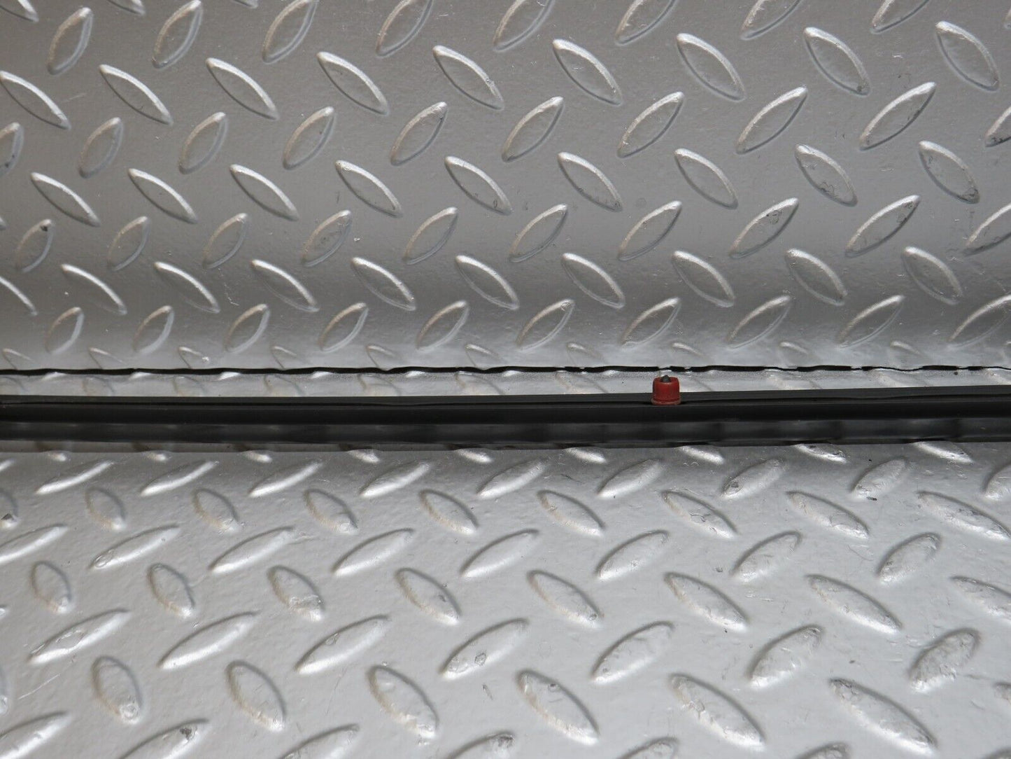 27959 Mercedes-Benz W123 280E Rear Left Fender Centre Moulding Trim