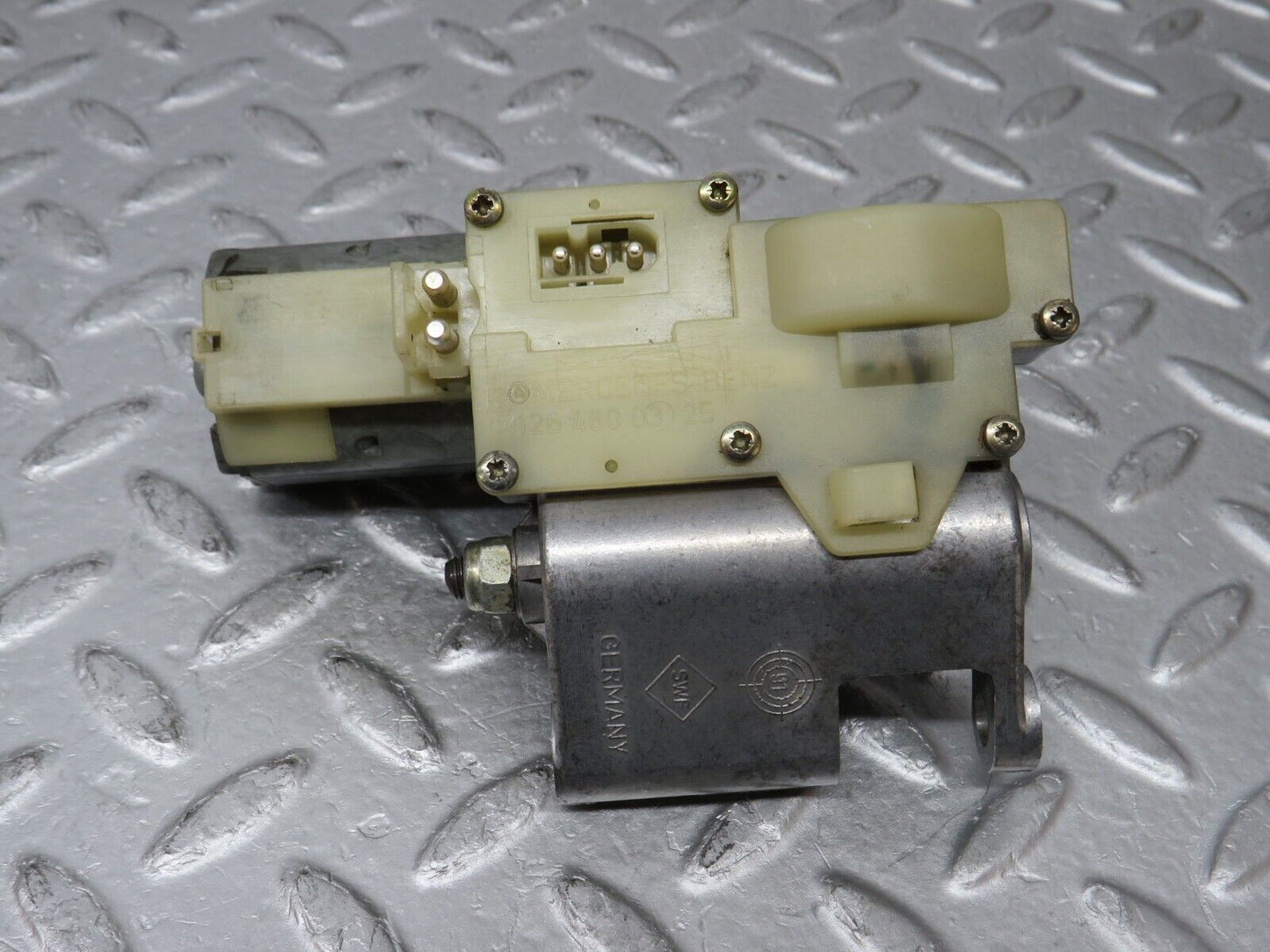 37989 Mercedes-Benz A124 320E Cabriolet Steering Column Adjustment Motor 1264600325