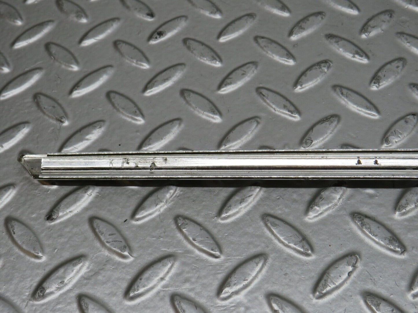 28472 Mercedes-Benz S123 240D Wagon Front Left Door Chrome Moulding Trim