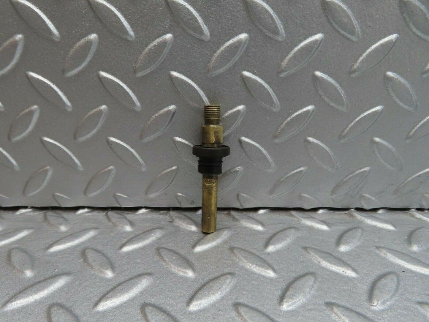 12172 Mercedes-Benz R129 300SL Coupe Fuel Injector 0437502054