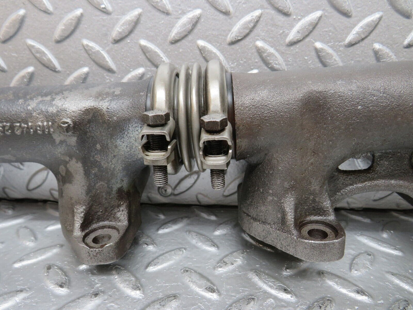 33111 Mercedes-Benz W126 380 V8 Exhaust Manifold Left 1161422302 1161422902