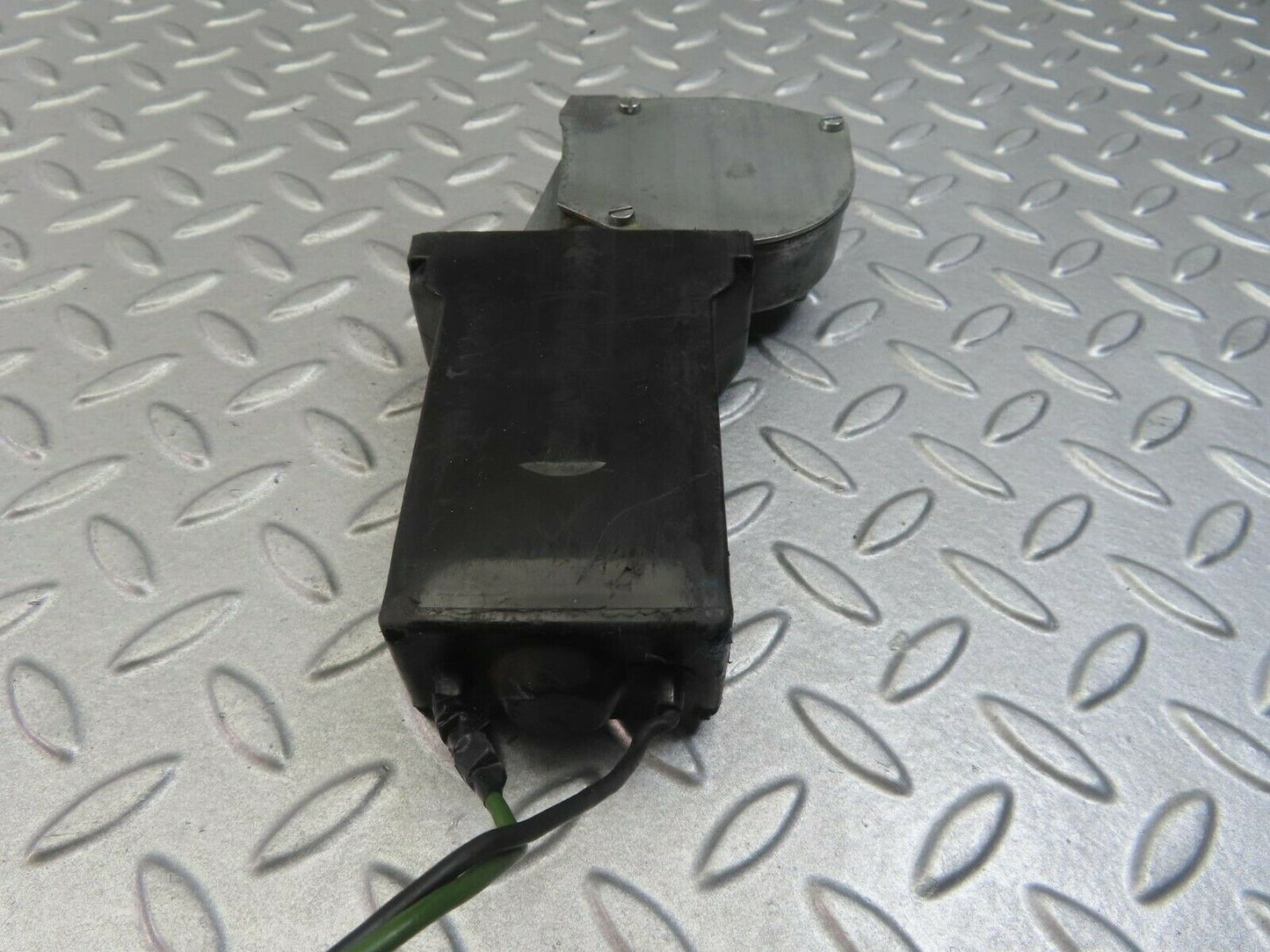 8316 Mercedes-Benz C107 Front Left Window Regulator Motor 0130820002