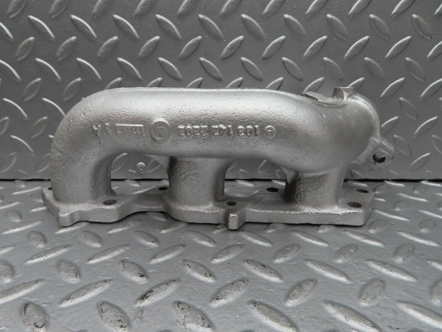 16419 Mercedes-Benz W124 260E Exhaust Manifold 4-6 Cylinder 1031422202