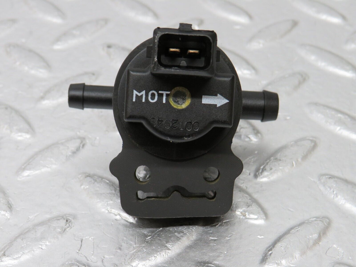 34750 Mercedes-Benz W210 320E Fuel Regeneration Vacuum Valve 0004701593
