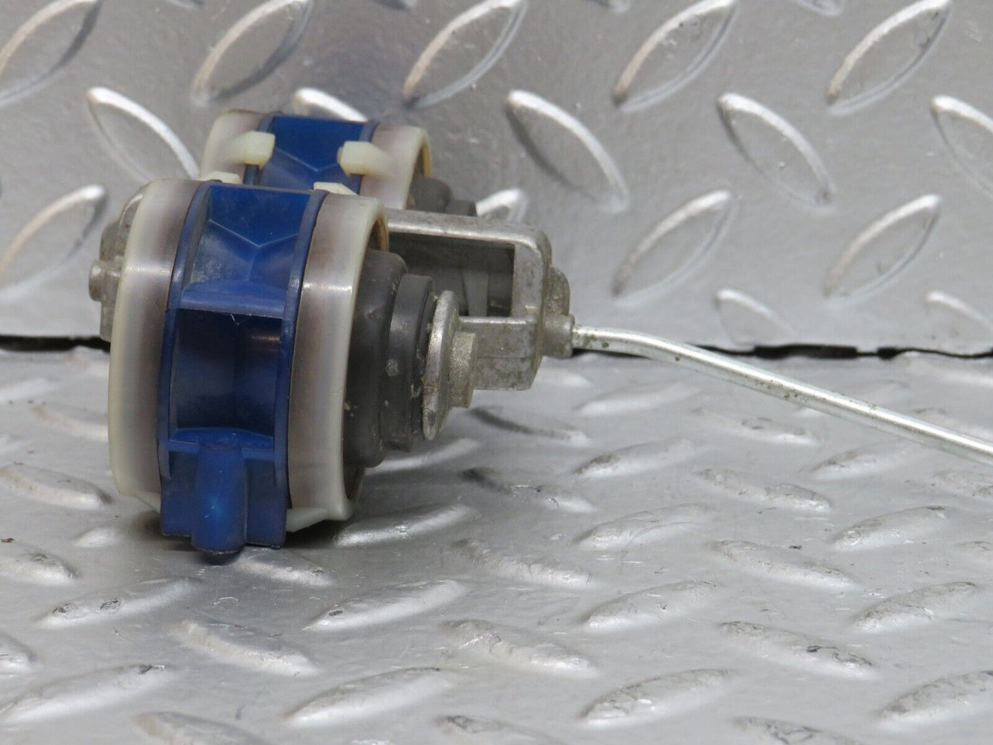 28175 Mercedes-Benz W123 280E Rear Right Door Lock Vacuum Actuator