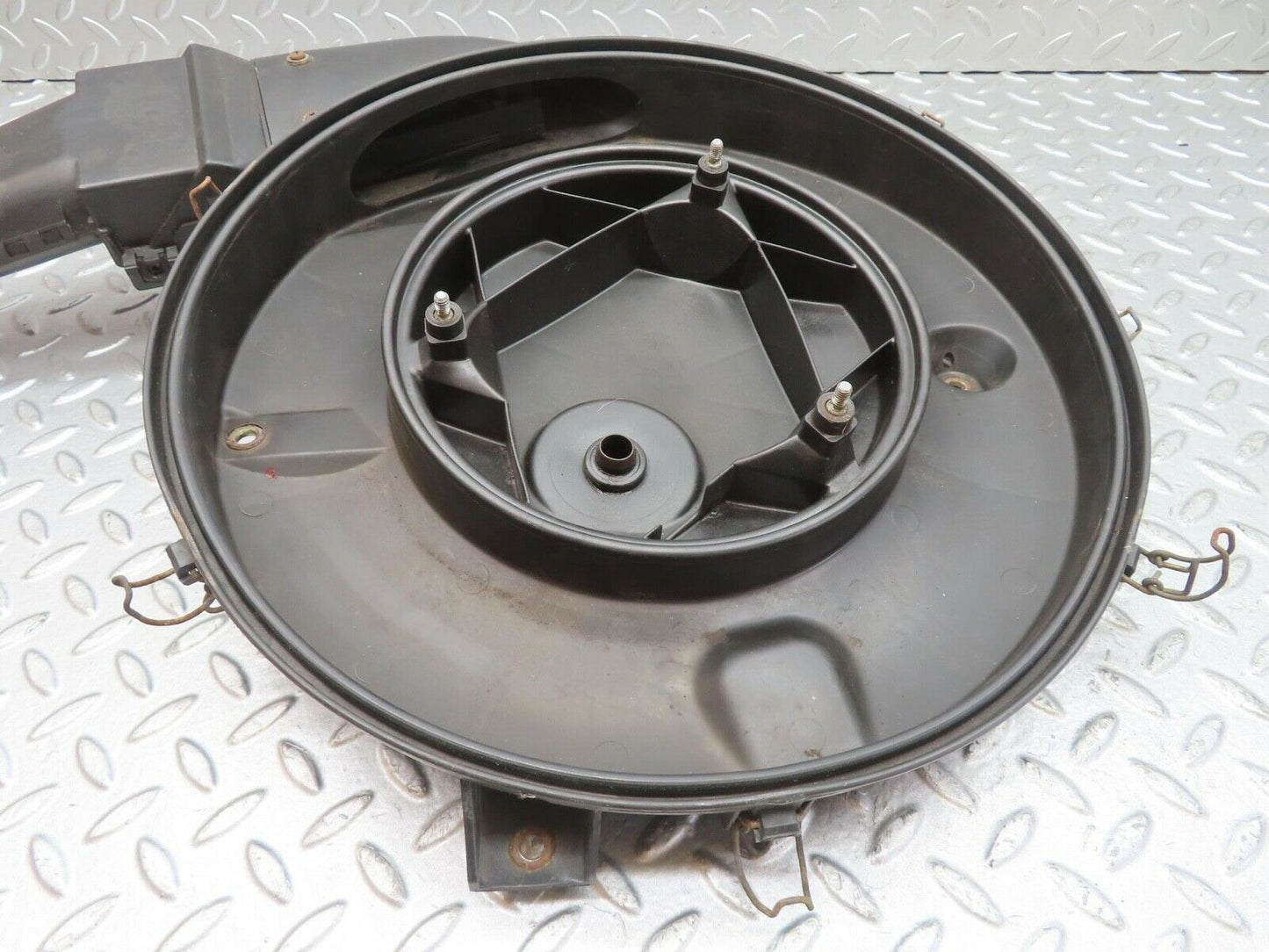 13436 Mercedes-Benz W123 200 Air Filter Housing 0110946402