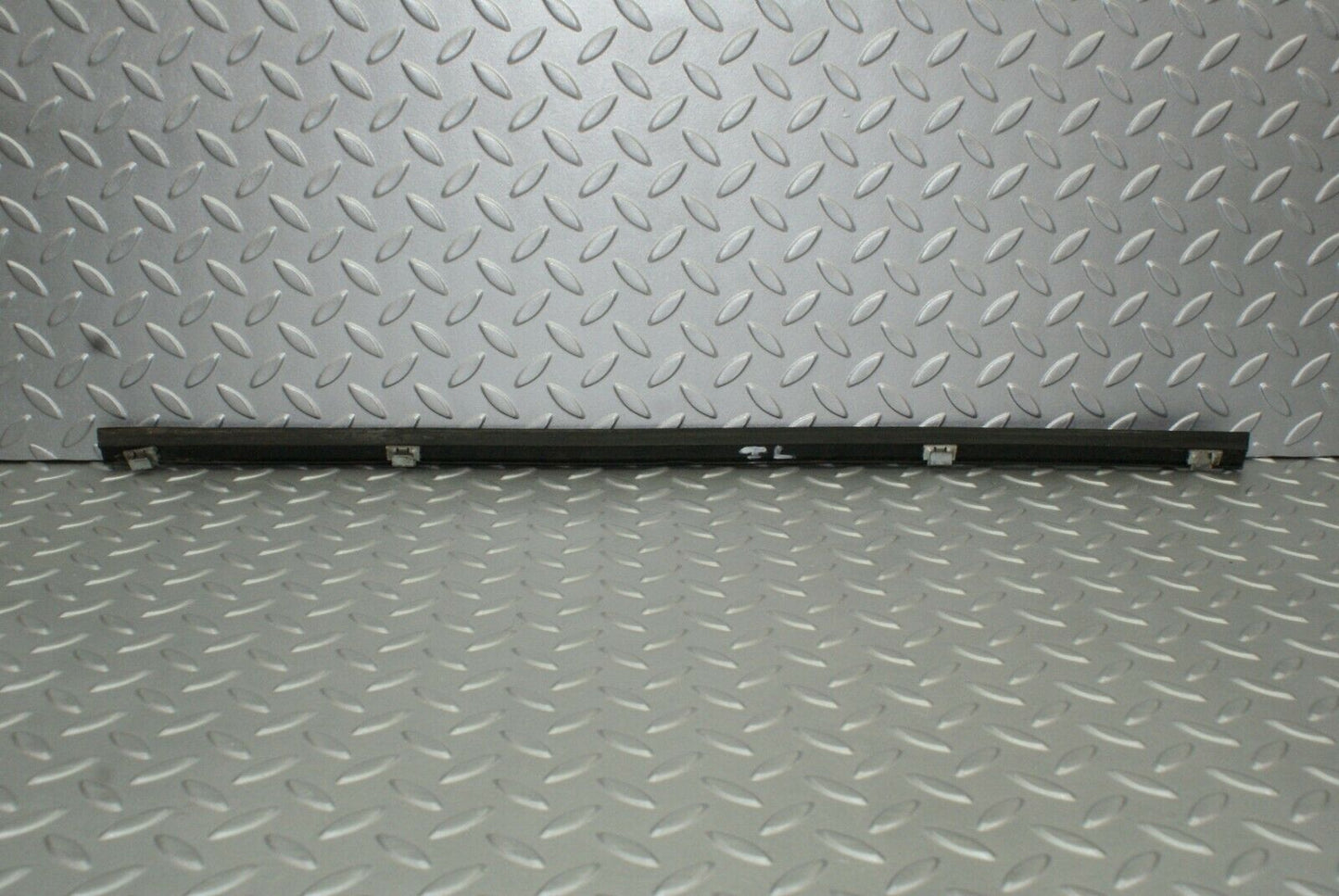 2648 Mercedes-Benz W116 350SE Glass Seal Trim Rubber Front Left