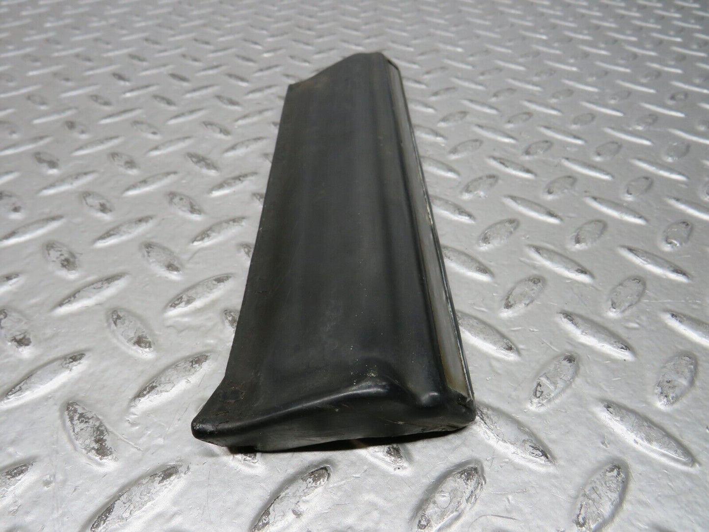 28618 Mercedes-Benz W123 280E Front Left Fender Wing Lower Moulding Trim