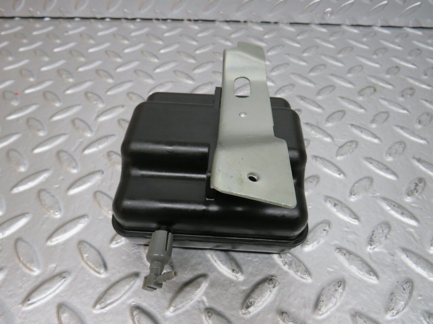 24814 Mercedes-Benz W140 S320 Air Vacuum Expansion Tank 1298050019