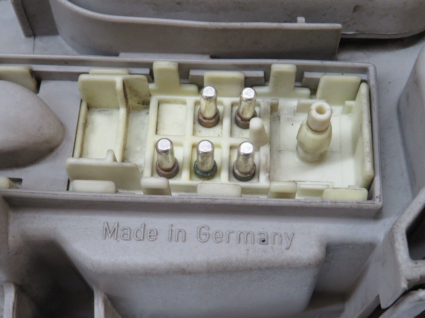 33224 Mercedes-Benz W202 C180 Headlight Bosch Right Side 0301036406 1305230153