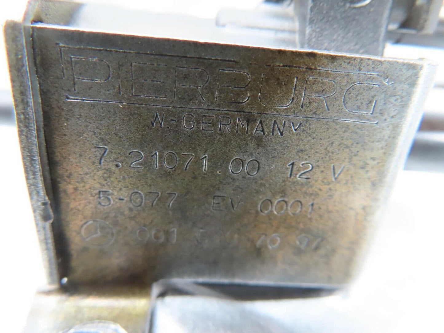 15339 Mercedes-Benz W123 230E Vacuum Control Valve Pierburg 0015407097