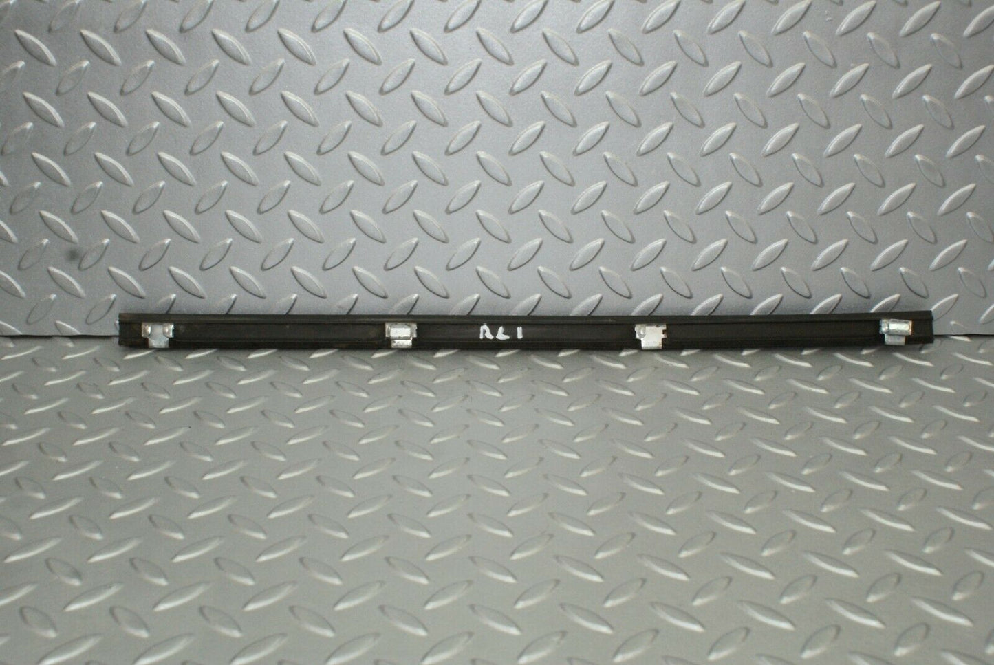 2649 Mercedes-Benz W116 350SE Glass Seal Trim Rubber Rear Left