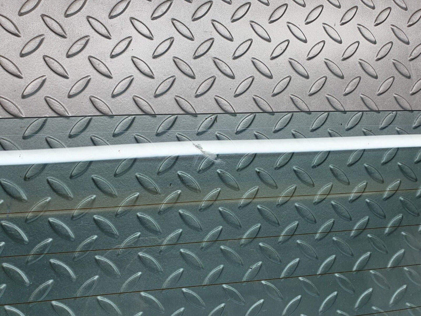 40816 Mercedes-Benz W123 300D Rear Heated Windscreen Glass
