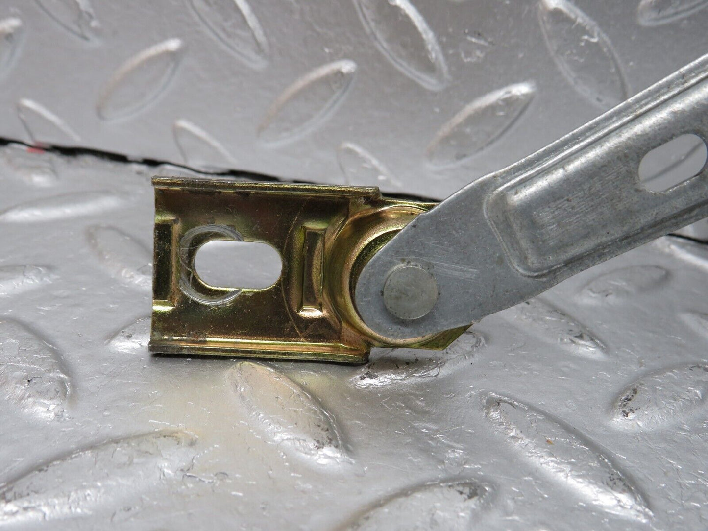 33954 Mercedes-Benz W124 260E Front Left Power Window Regulator