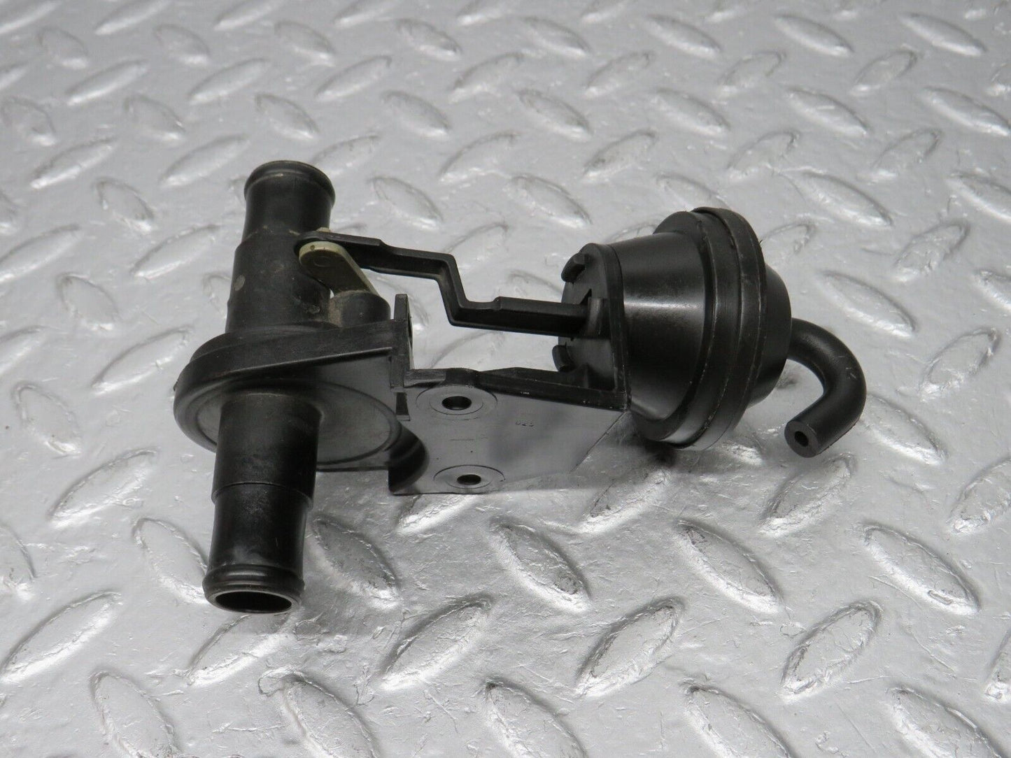 39101 Mercedes-Benz R107 500SL Coupe Heater Control Valve 1078300584