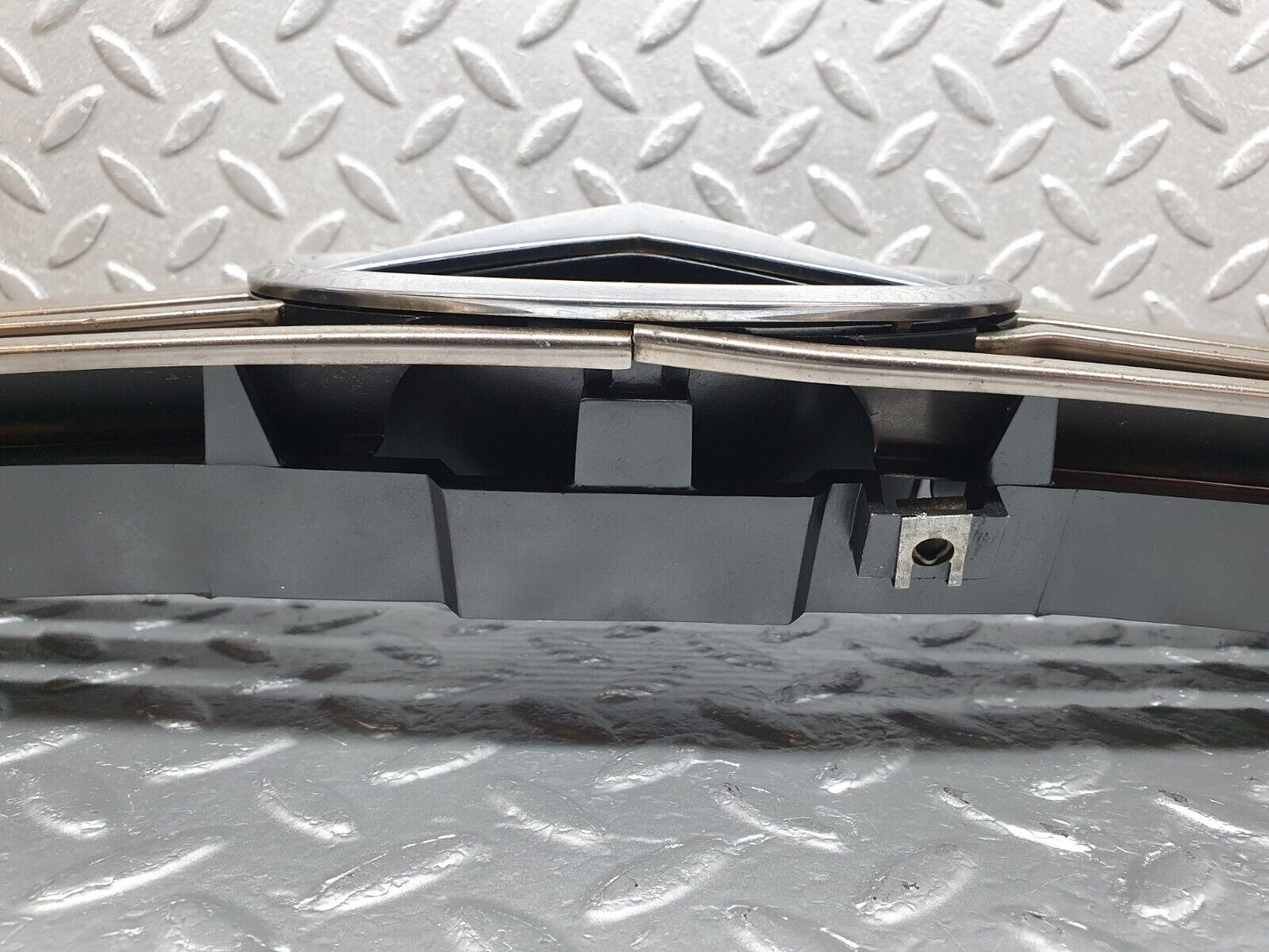 42175 Mercedes-Benz R129 320SL Coupe Bonnet Grill 1298800185