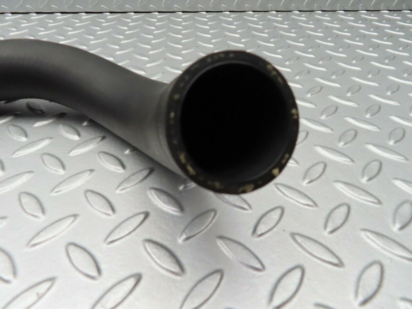 5172 Mercedes-Benz R107 350SL Bottom Radiator Hose 1075010082
