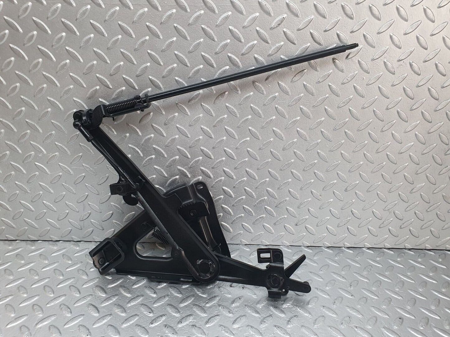43827 Mercedes-Benz C126 380SEC Coupe Handbrake Regulator