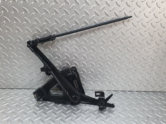 43827 Mercedes-Benz C126 380SEC Coupe Handbrake Regulator