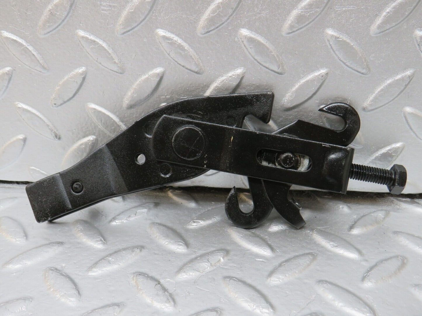 34677 Mercedes-Benz W124 260E Handbrake Adjusting Handbrake Regulator